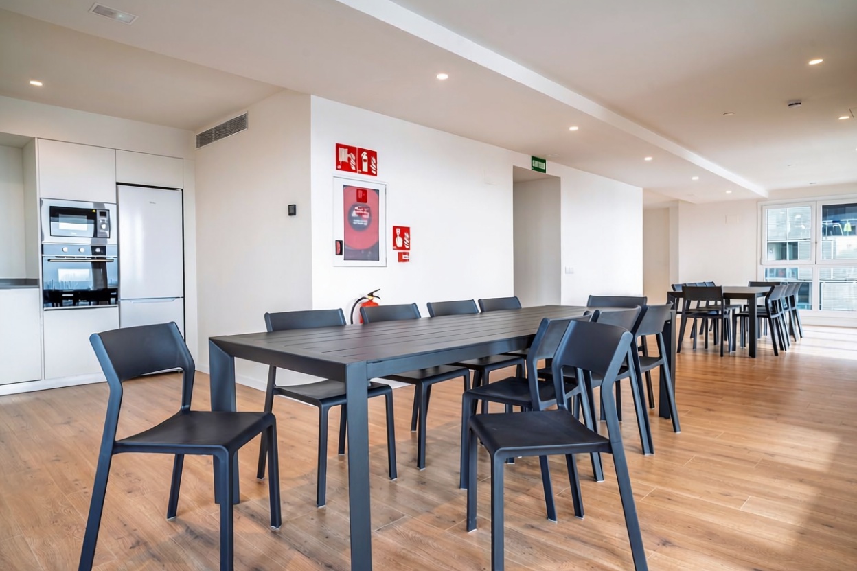 Piso en venta en primera línea de playa en Mataró — Comedor