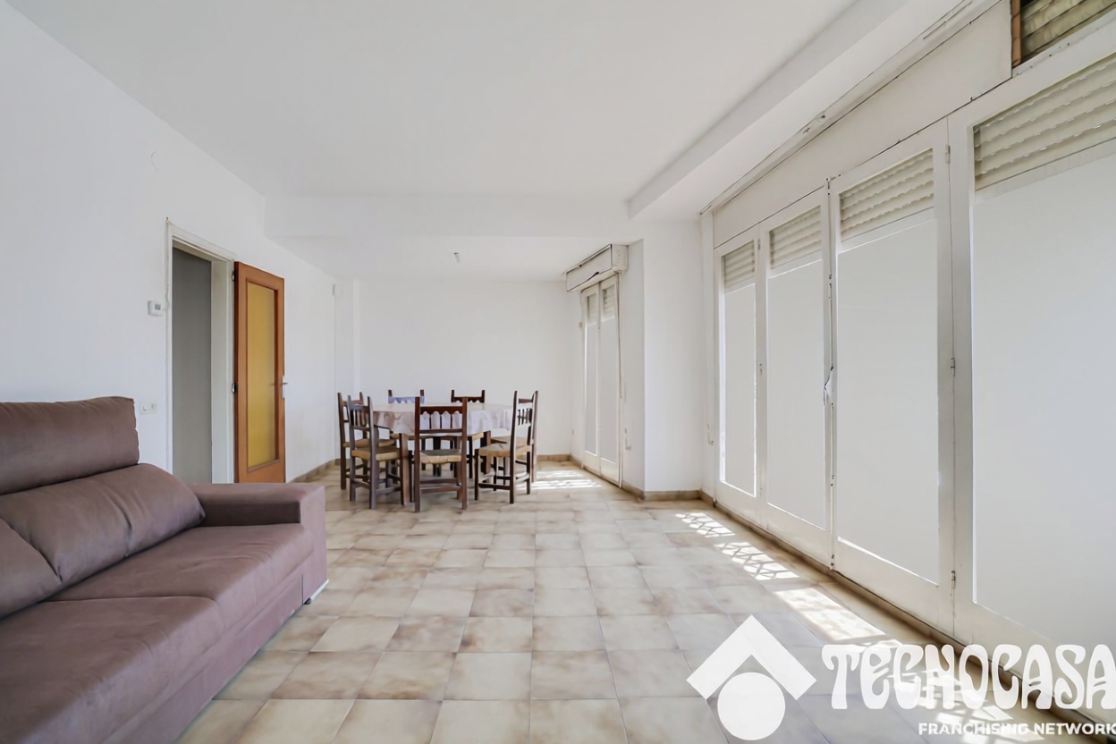Piso en primera línea de playa en Mataró — Salón