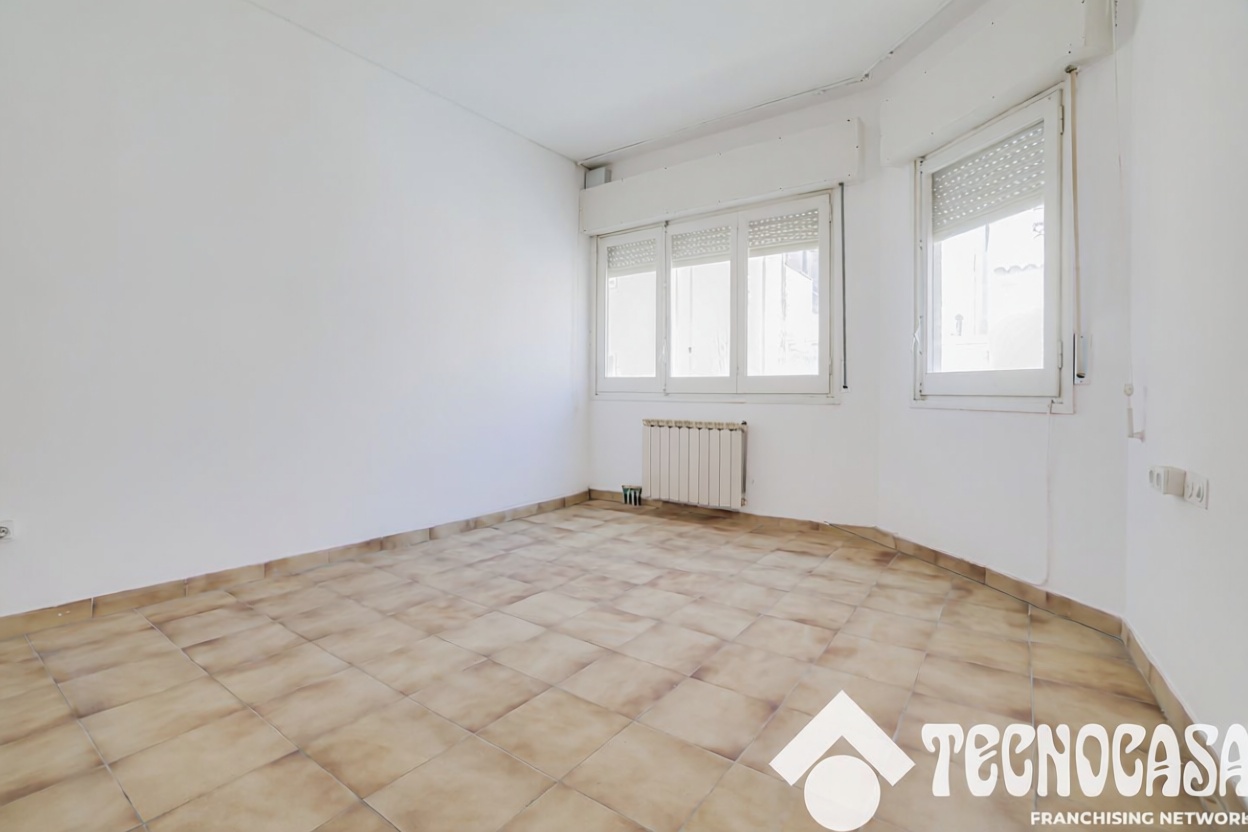 Piso en primera línea de playa en Mataró — Dormitorio