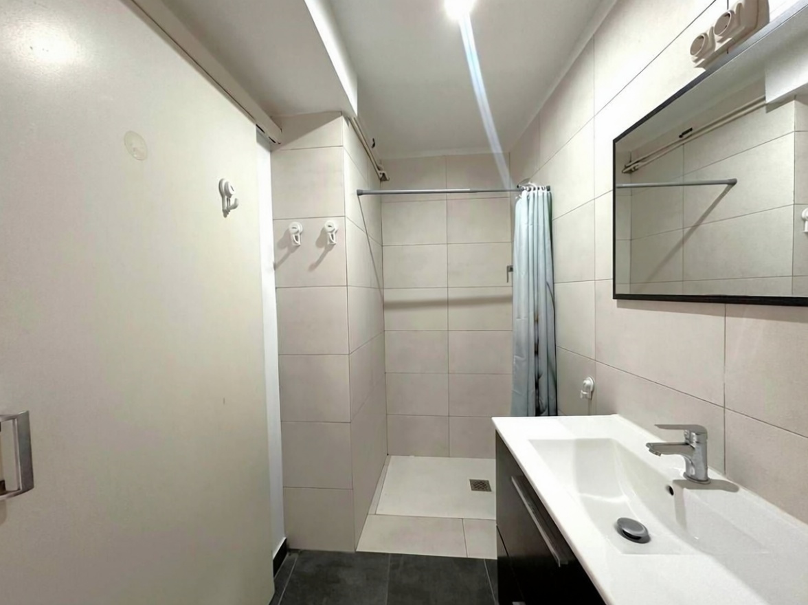 Piso en venta en primera línea de playa en Mataró — Baño