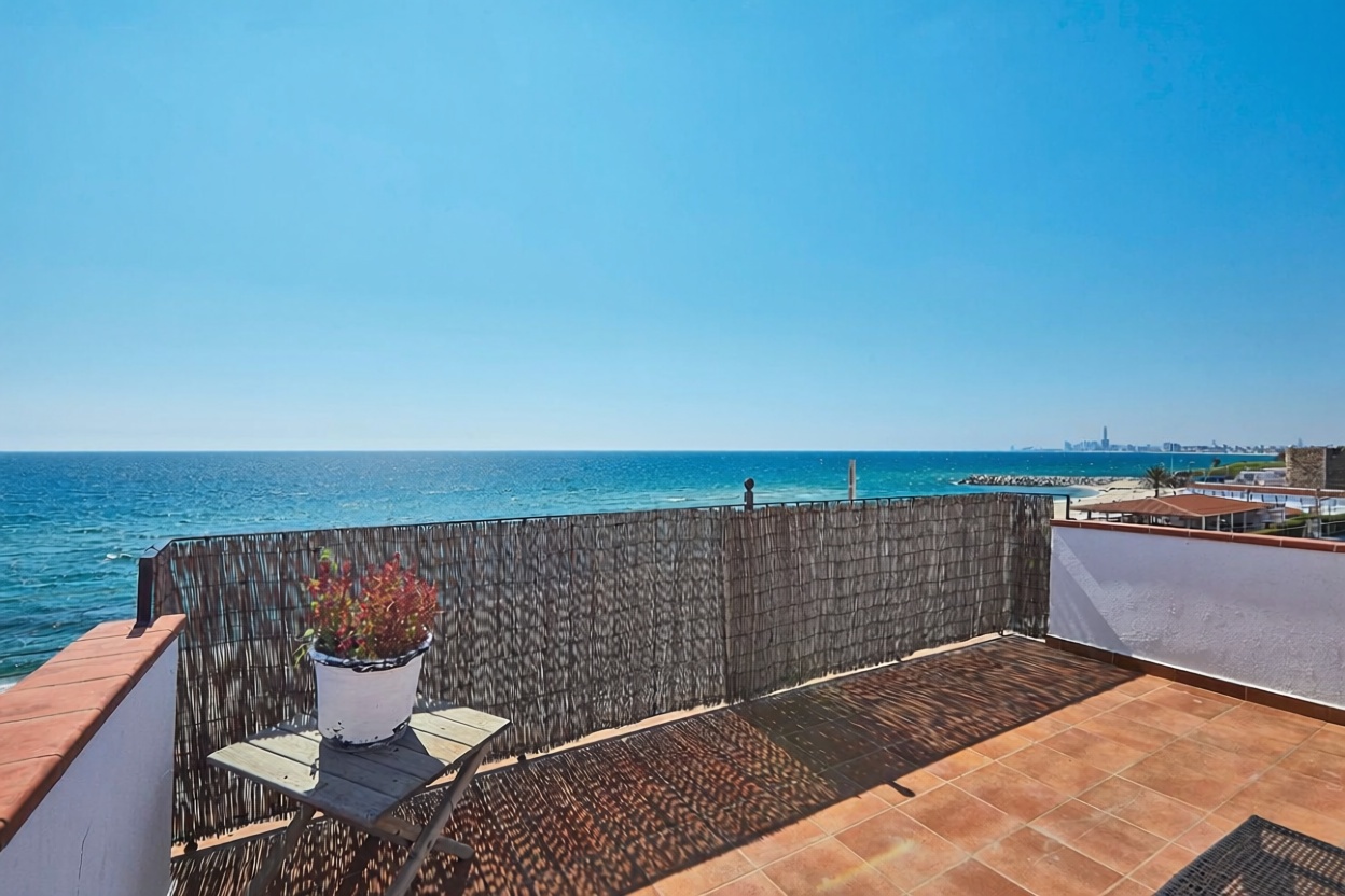 Chalet mit direkter Strandzugang in Montgat