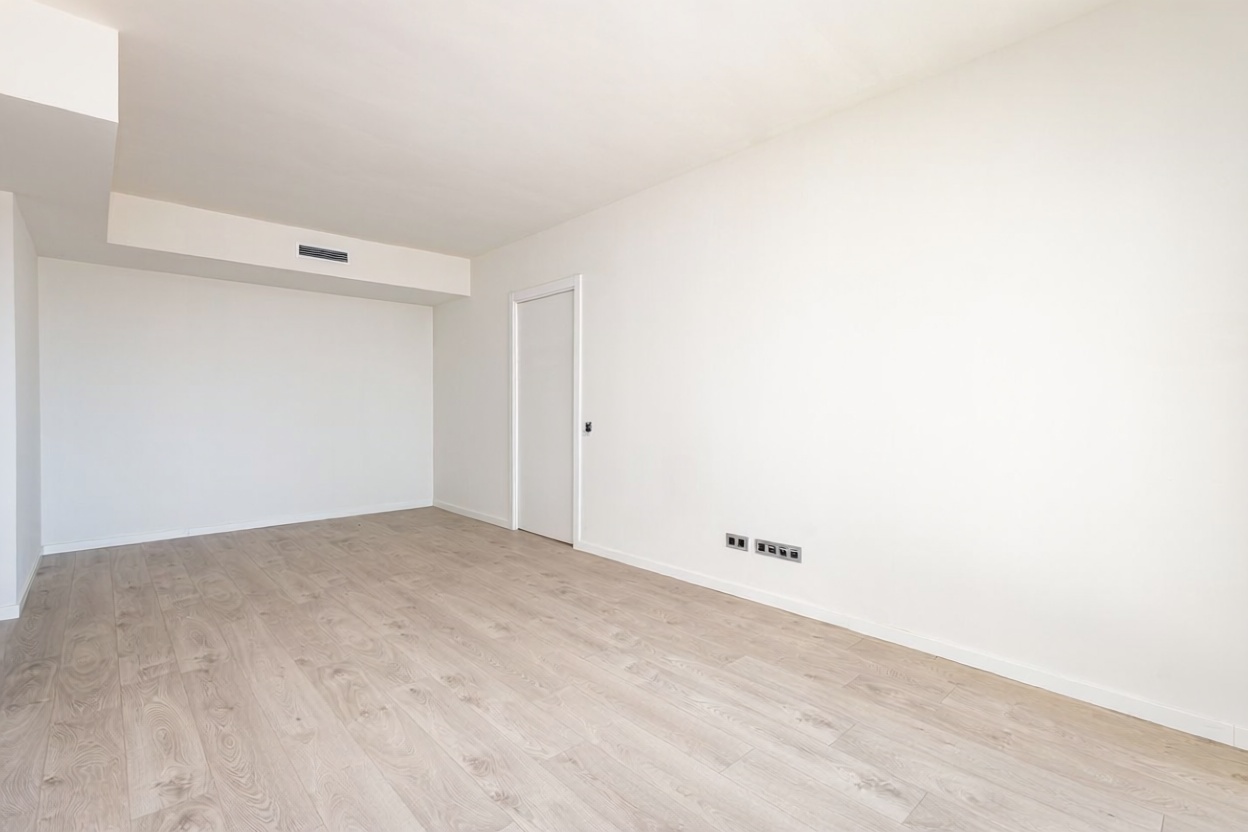 Apartamento à venda pé na areia em Badalona — Sala