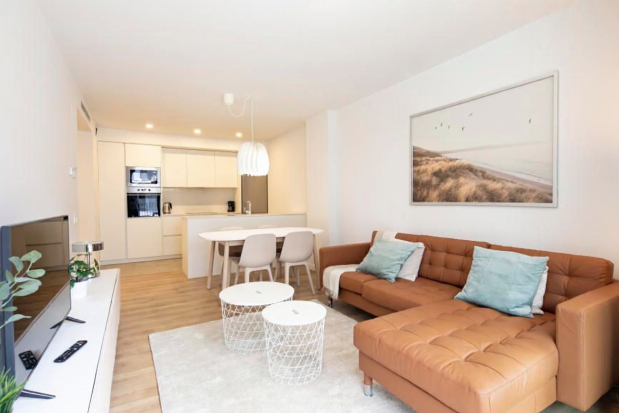 Apartamento à venda pé na areia em Badalona — Sala