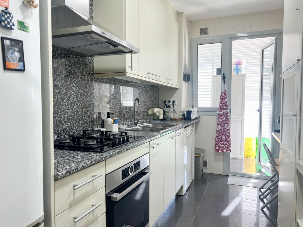 Apartamento à venda pé na areia em Badalona — Cozinha