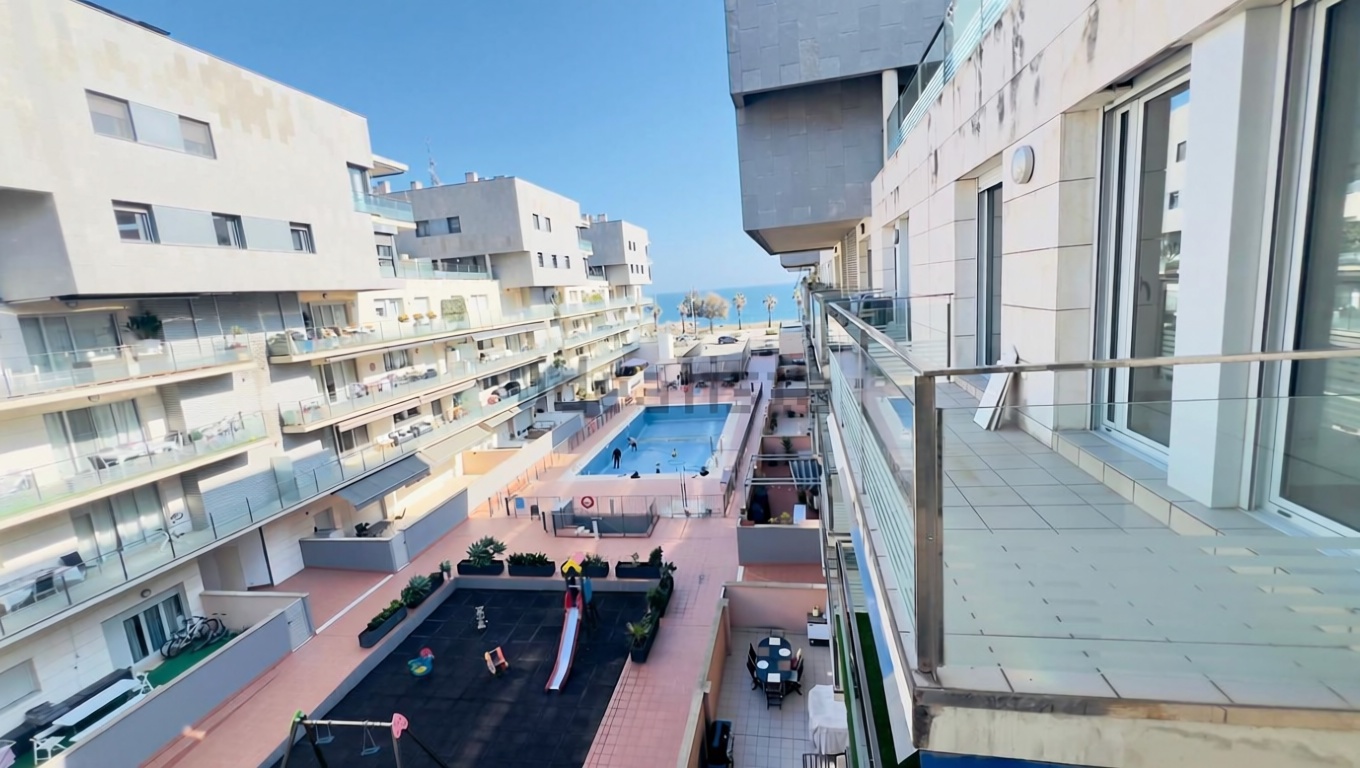 Apartamento à venda pé na areia em Badalona