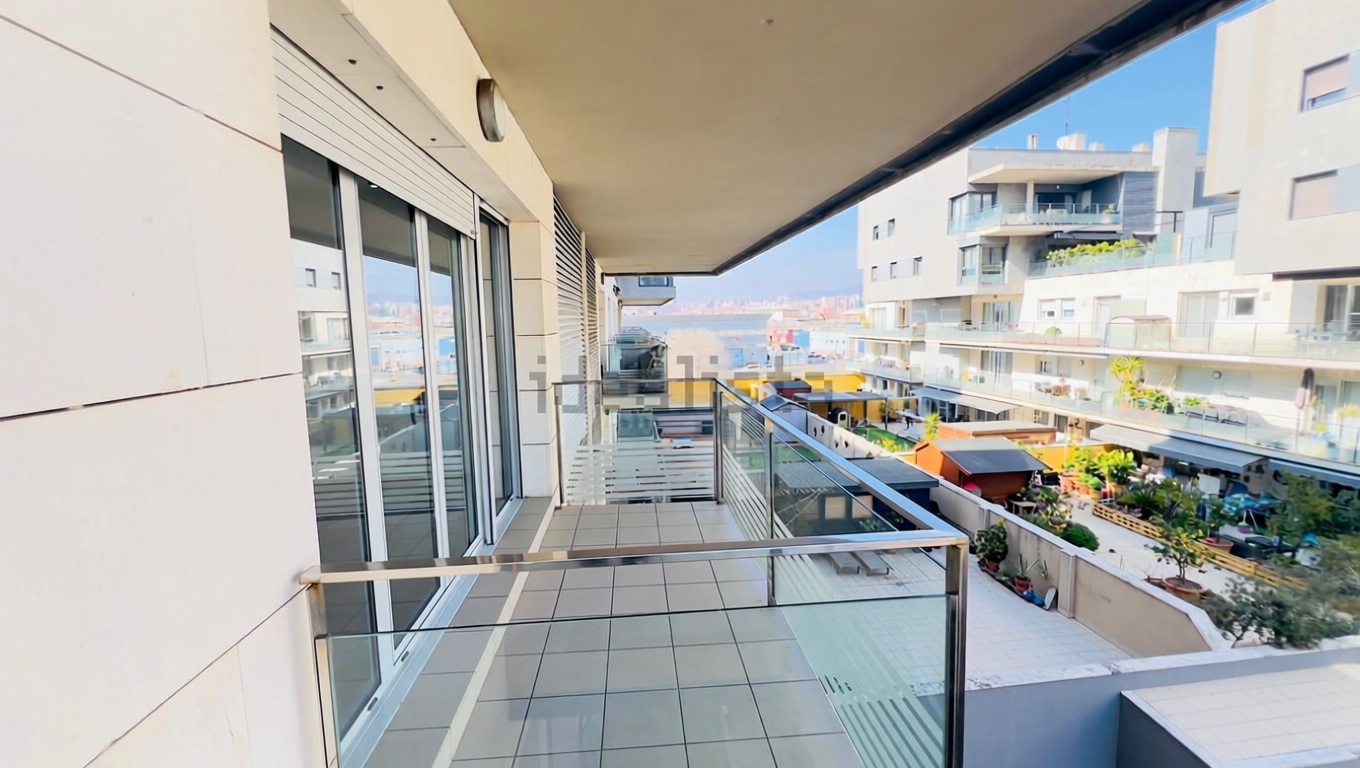 Apartamento à venda pé na areia em Badalona — Vista mar