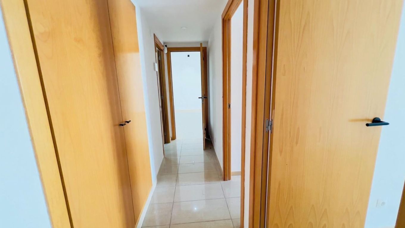 Apartamento à venda pé na areia em Badalona — Quarto