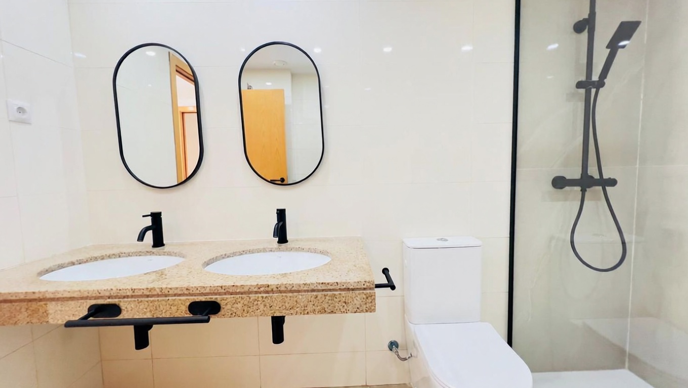 Apartamento à venda pé na areia em Badalona — Casa banho