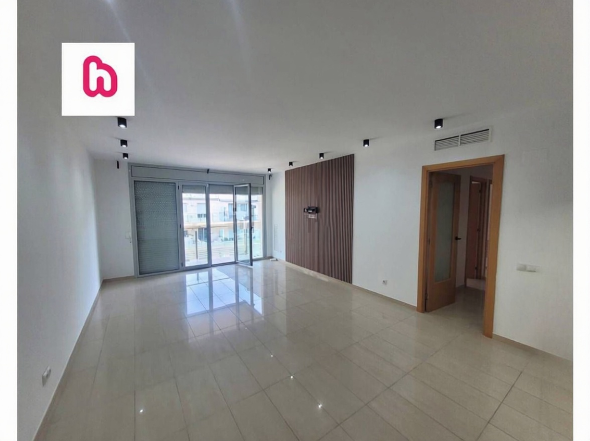 Apartamento à venda pé na areia em Badalona — Sala