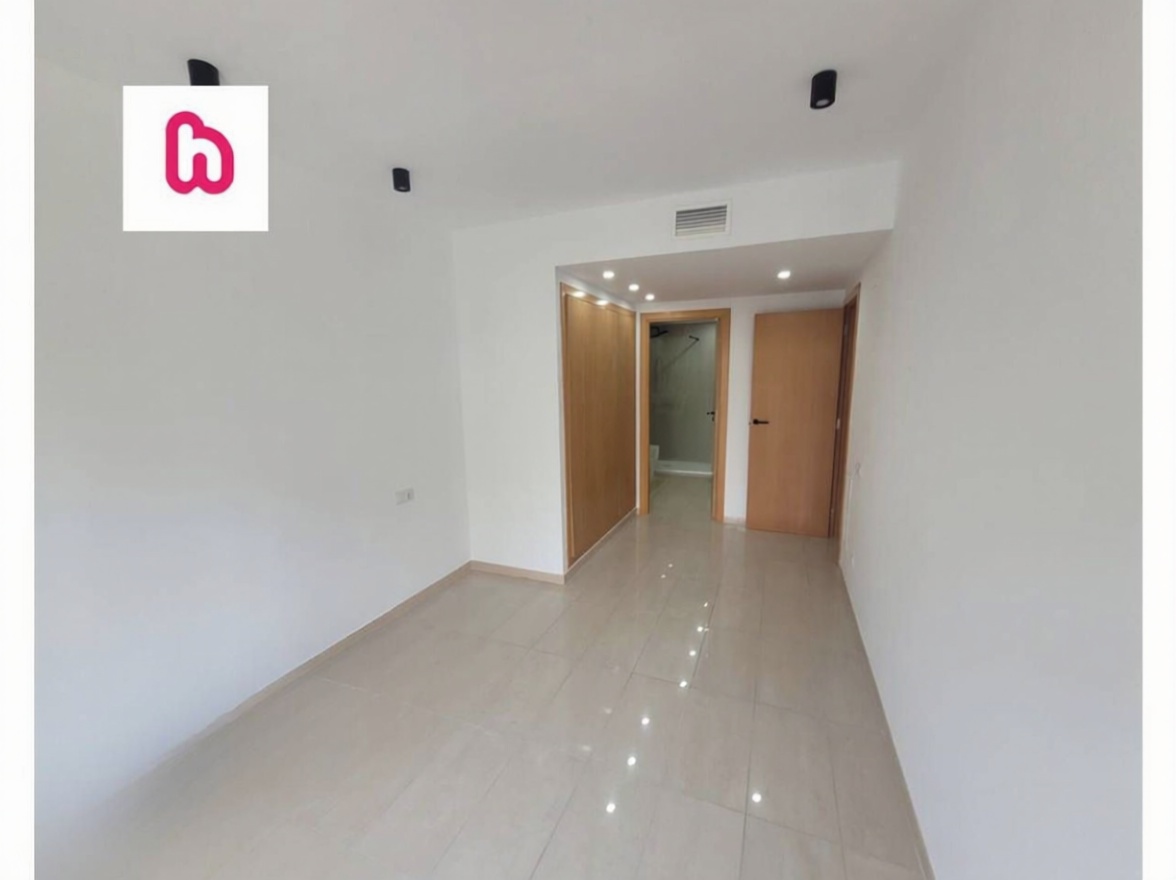 Apartamento à venda pé na areia em Badalona — Quarto