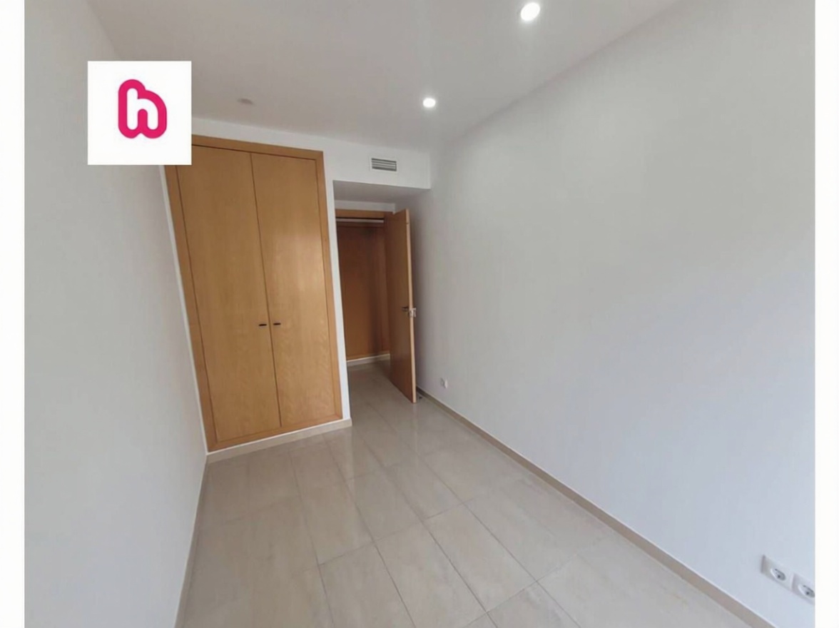 Apartamento à venda pé na areia em Badalona — Quarto