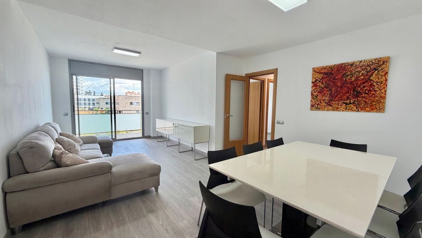 Apartamento à venda pé na areia em Badalona — Sala