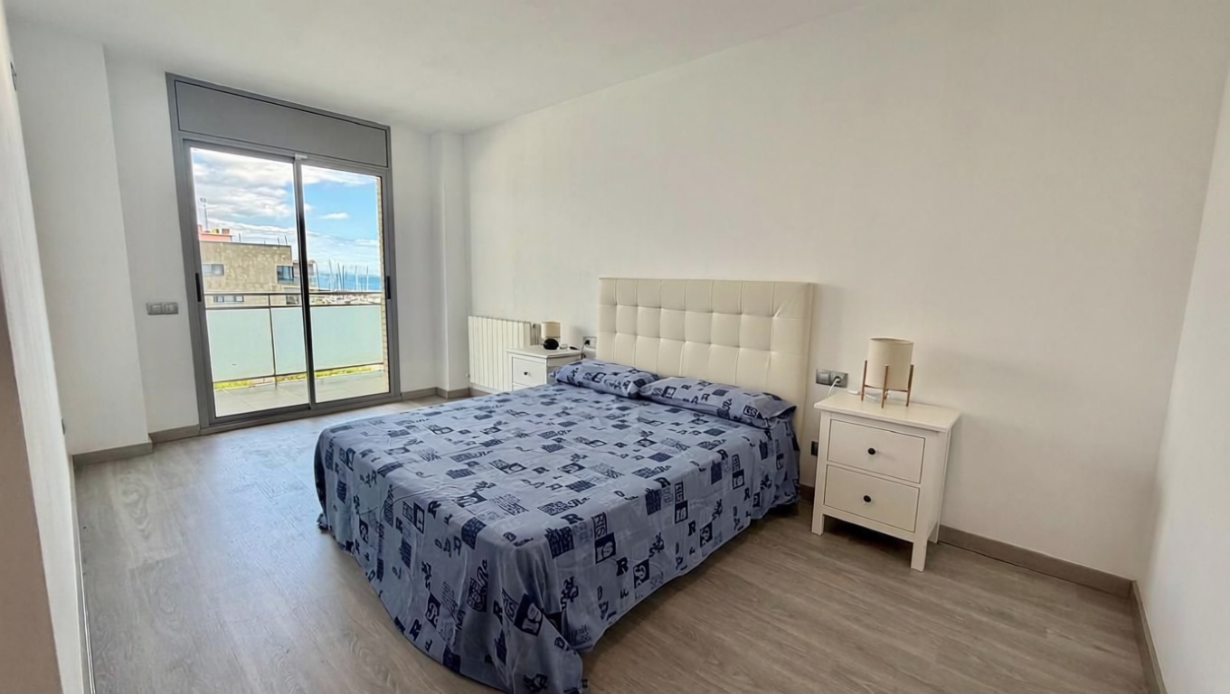 Apartamento à venda pé na areia em Badalona — Quarto