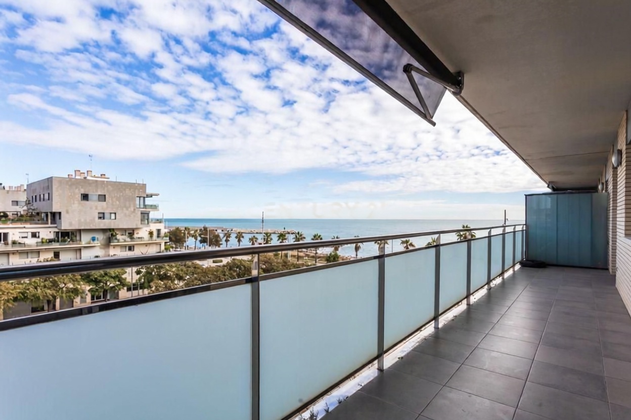 Apartamento à venda pé na areia em Badalona — Terraço mar