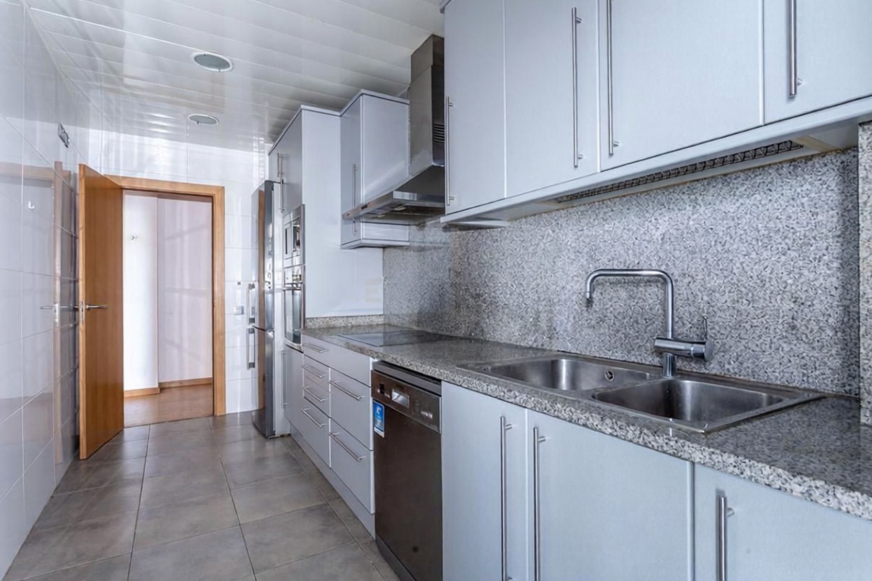 Apartamento à venda pé na areia em Badalona — Cozinha