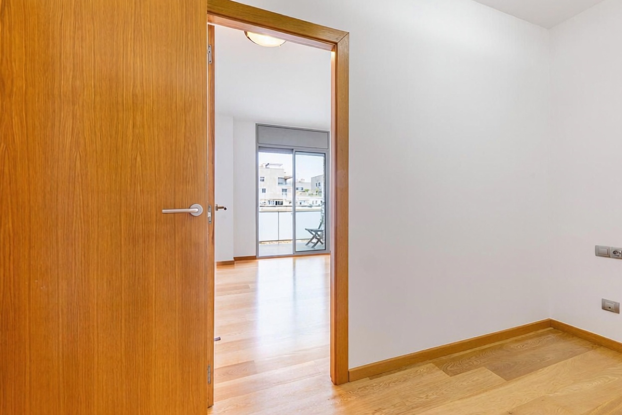 Apartamento à venda pé na areia em Badalona — Quarto
