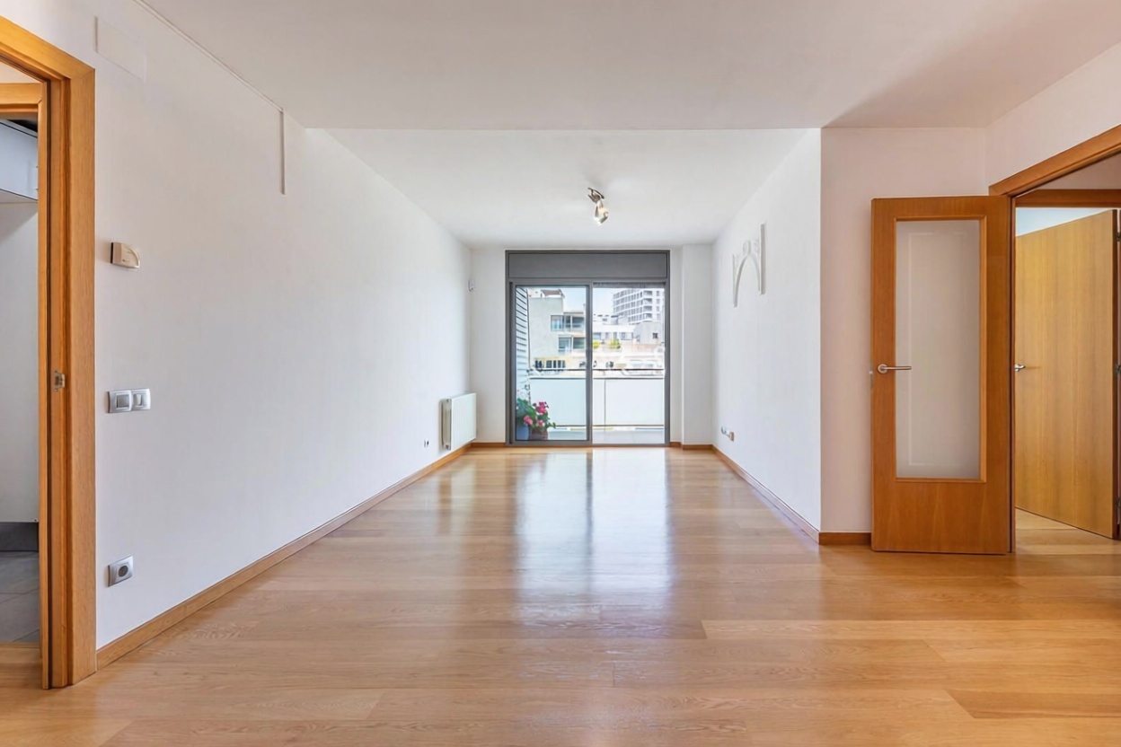 Apartamento à venda pé na areia em Badalona — Sala