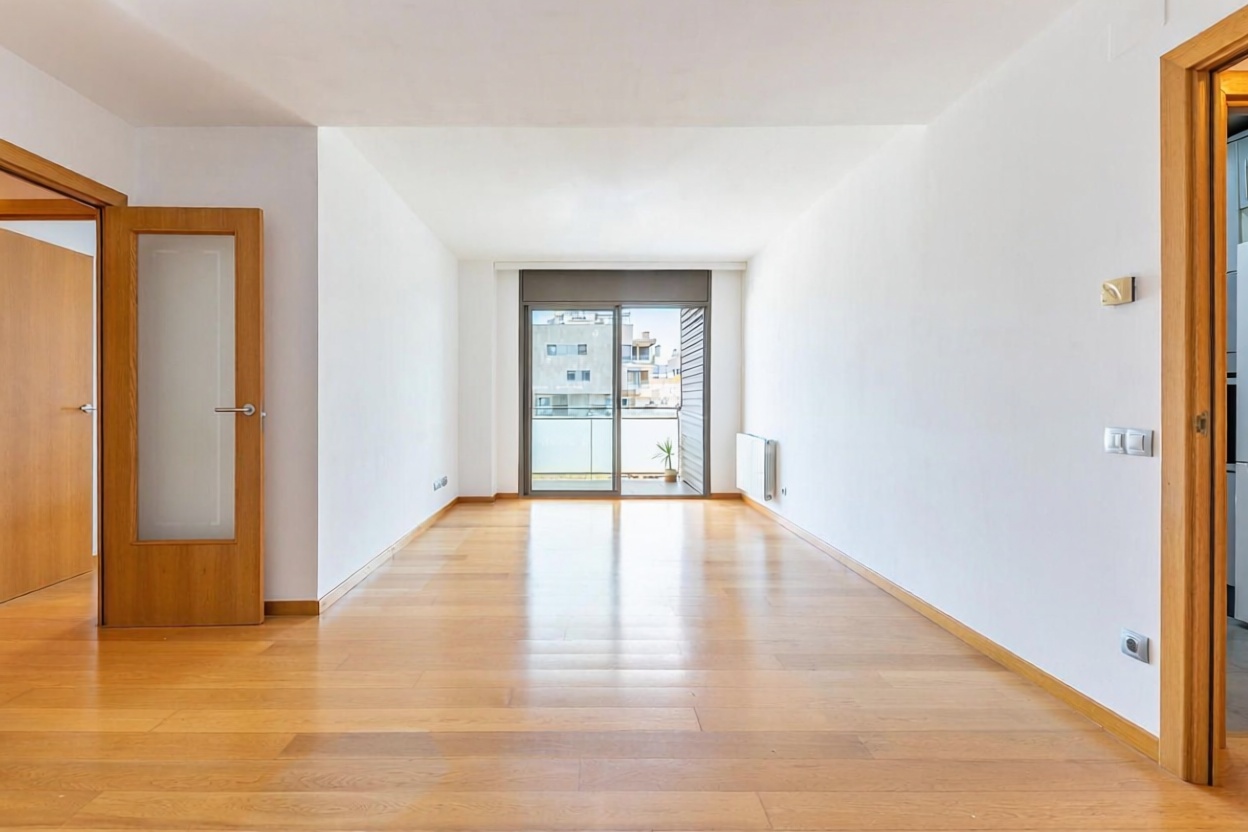 Apartamento à venda pé na areia em Badalona — Sala