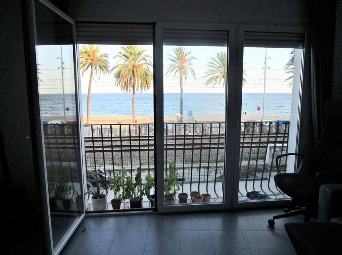 Apartamento à venda pé na areia em Badalona