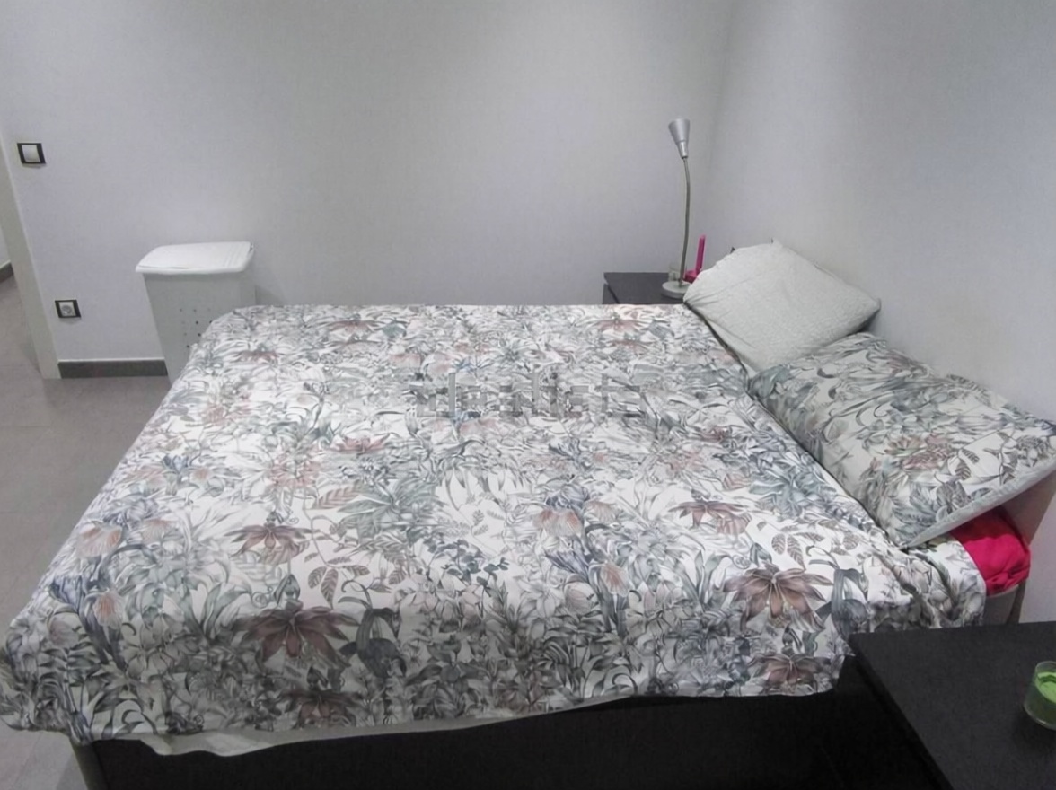 Apartamento à venda pé na areia em Badalona — Quarto