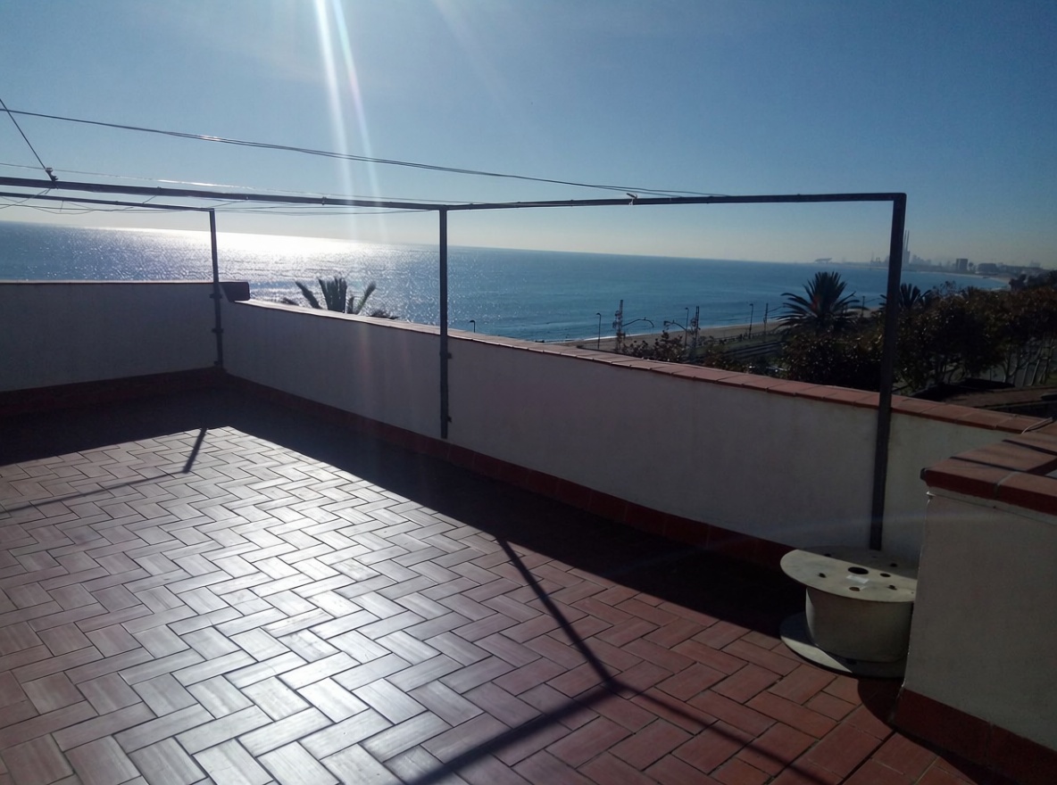 Ático à venda em primeira linha de mar em Badalona
