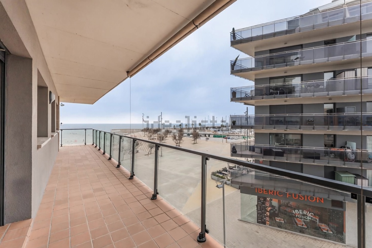 Apartamento à venda pé na areia em Badalona