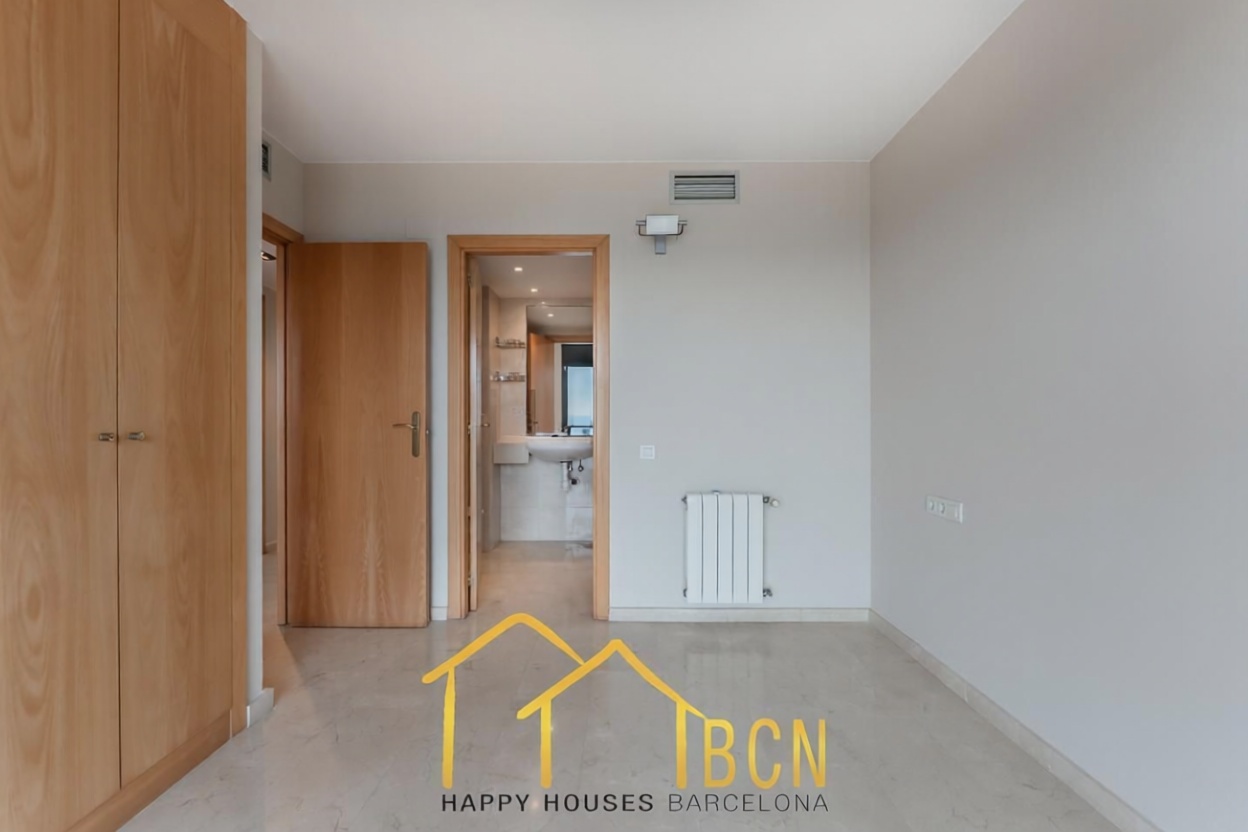 Flat for sale frontline beach in Badalona — Bathroom