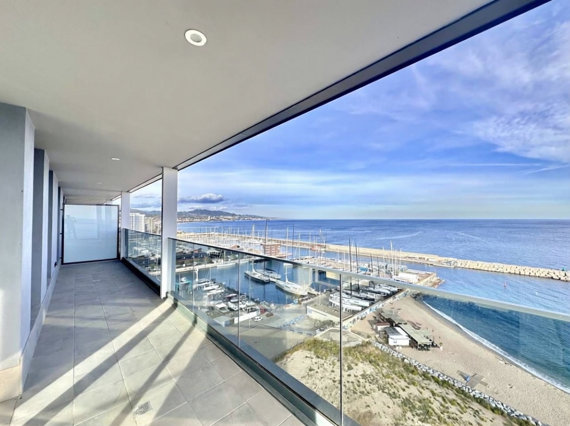Ático à venda em primeira linha de mar em Badalona