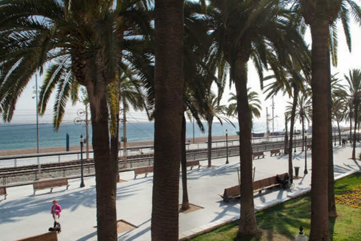 Wohnung in erste Strandlinie in Badalona — Meerterrasse