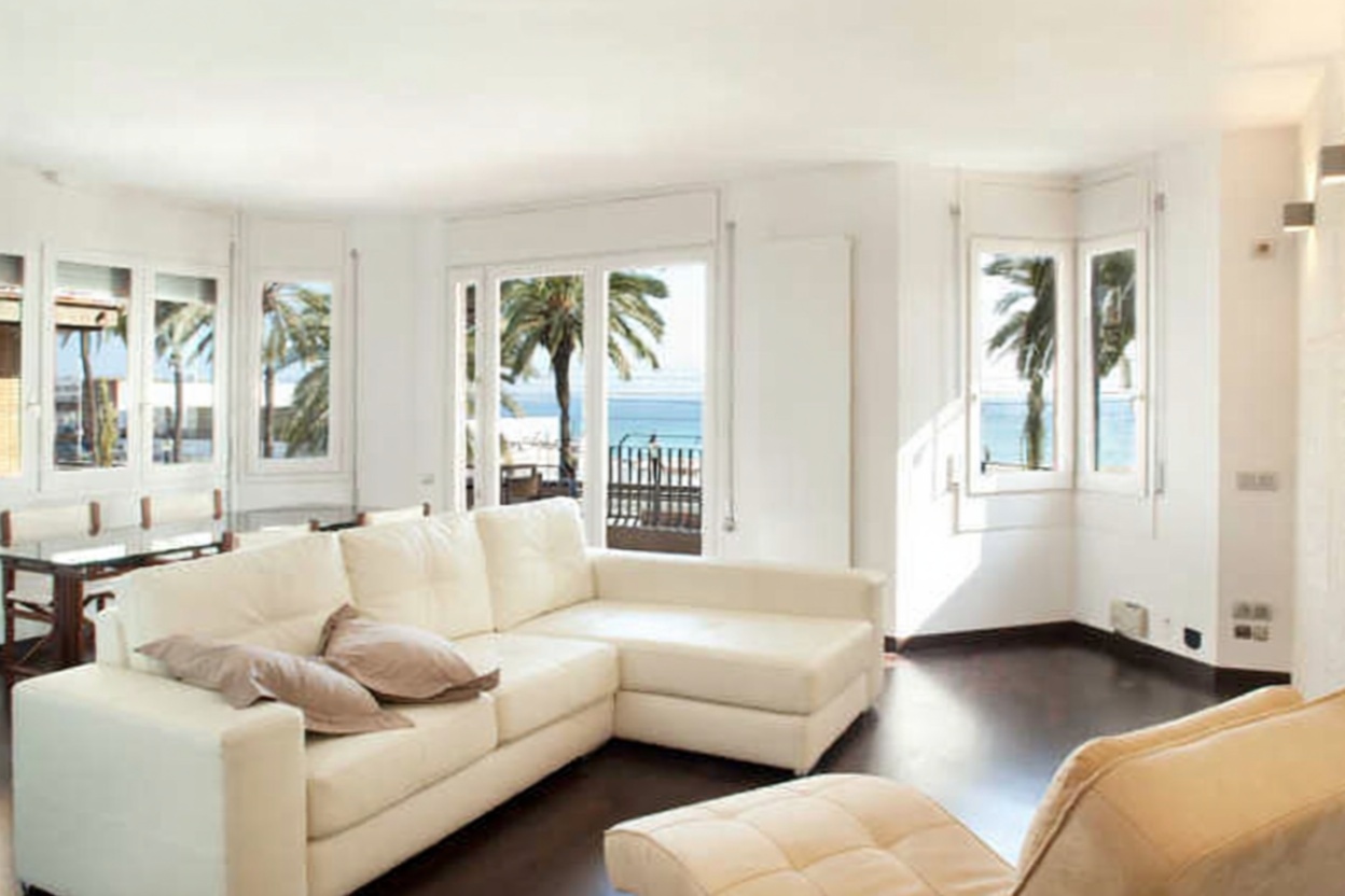Wohnung in erste Strandlinie in Badalona — Wohnzimmer