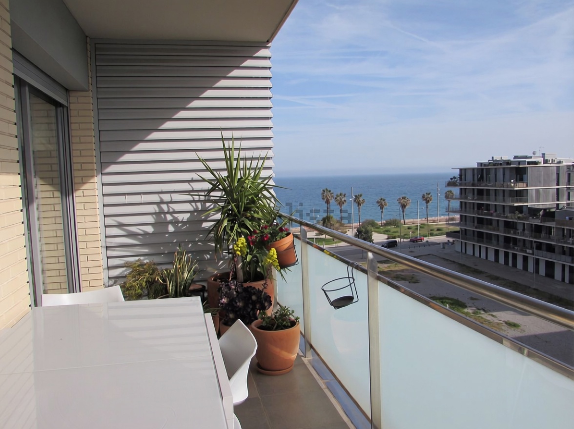 Duplex for sale frontline beach in Badalona — Sea terrace