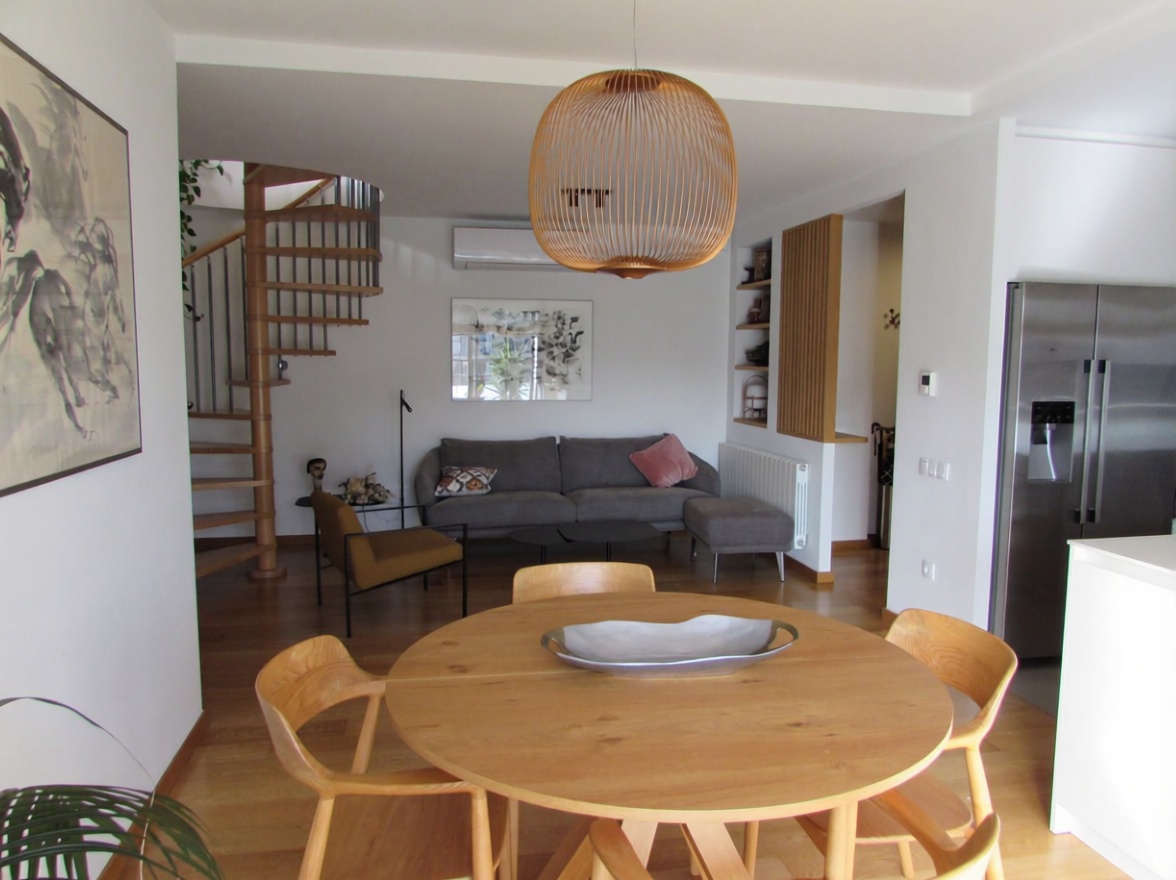 Duplex for sale frontline beach in Badalona — Living room