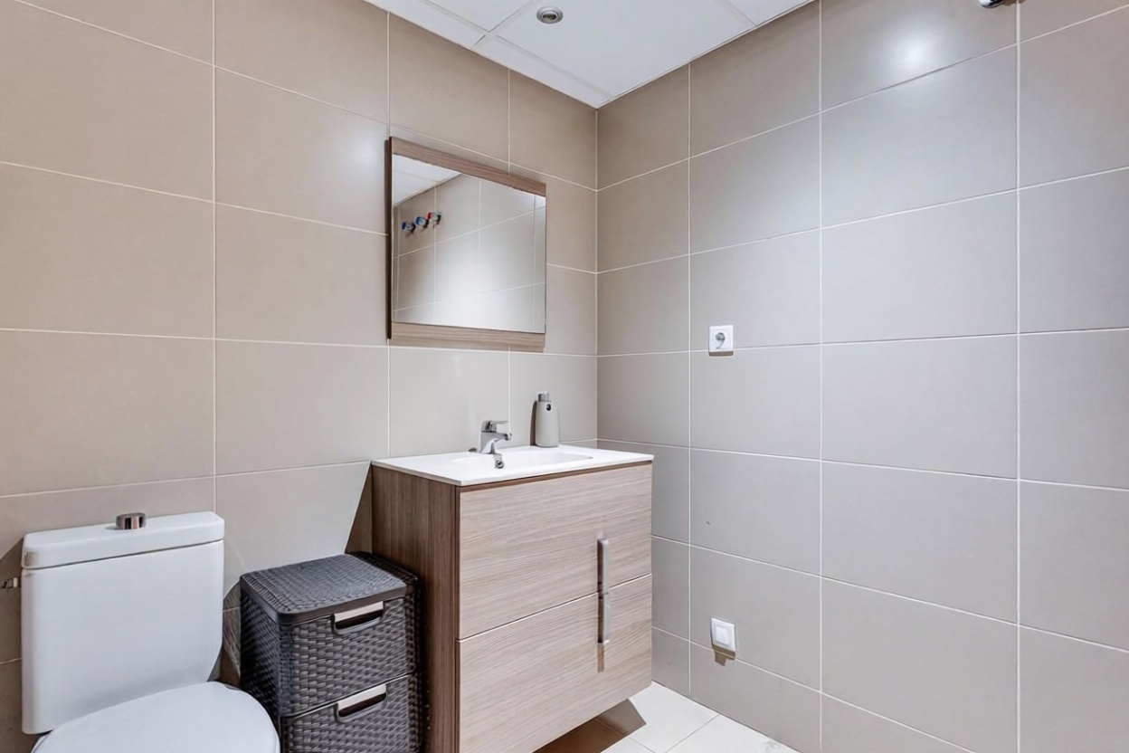 Flat for sale frontline beach in Badalona — Bedroom