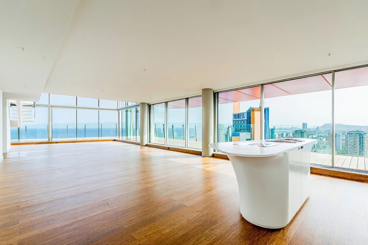 Duplex for sale frontline beach in Barcelona — Living room