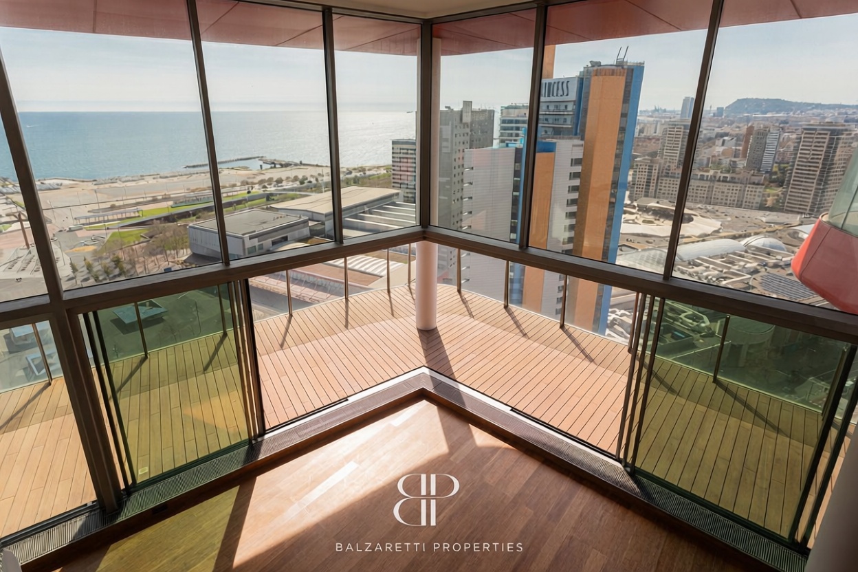 Duplex for sale frontline beach in Barcelona — Sea view