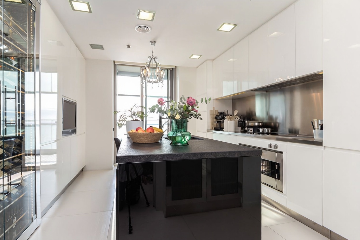 Dúplex en venta en primera línea de playa en Barcelona — Cocina