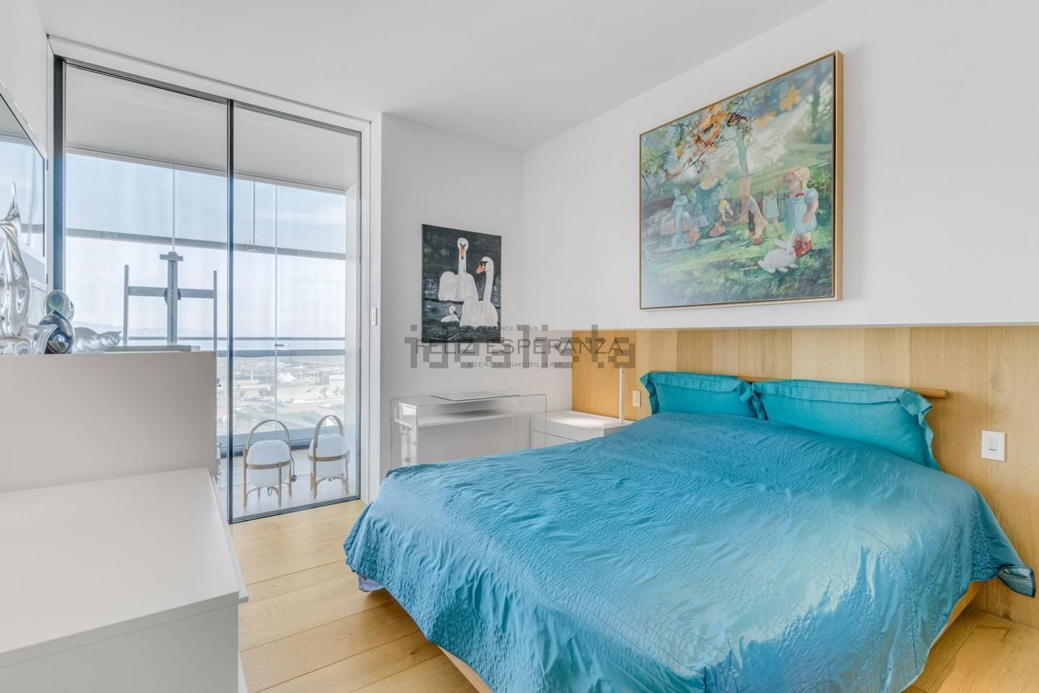 Flat for sale frontline beach in Barcelona — Bedroom