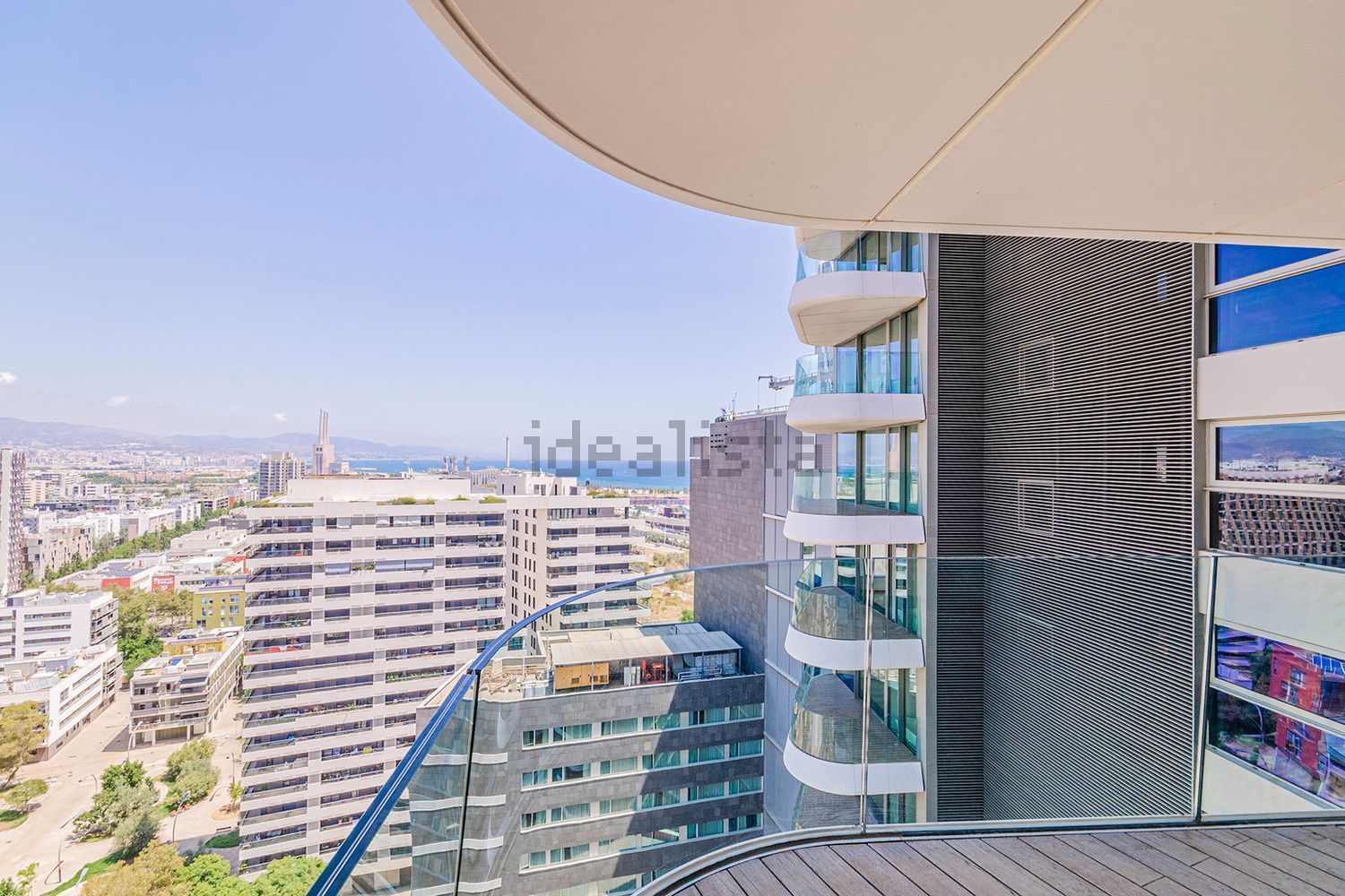 Flat for sale frontline beach in Barcelona — Bedroom