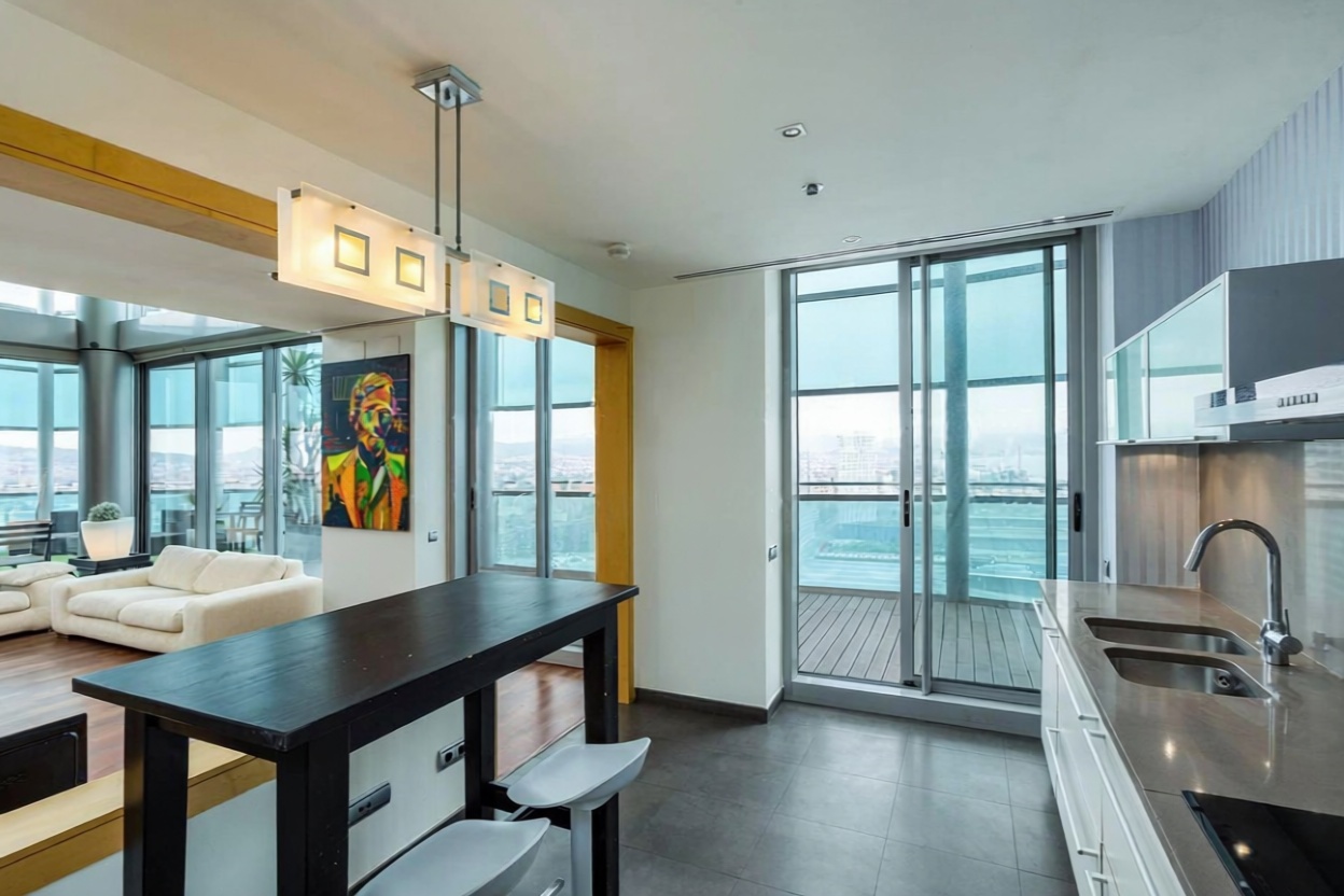 Beachfront duplex in Barcelona — Kitchen