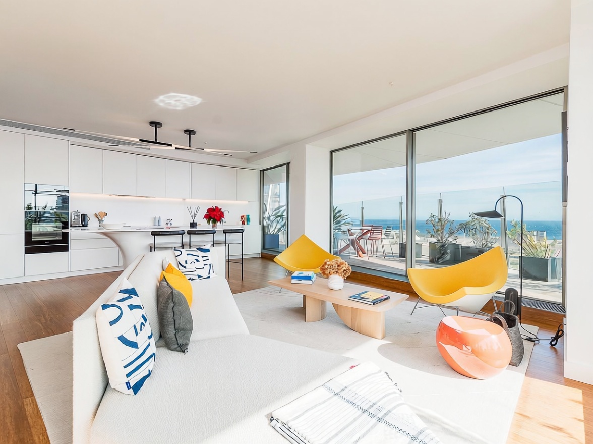 Piso en primera línea de playa en Barcelona — Salón