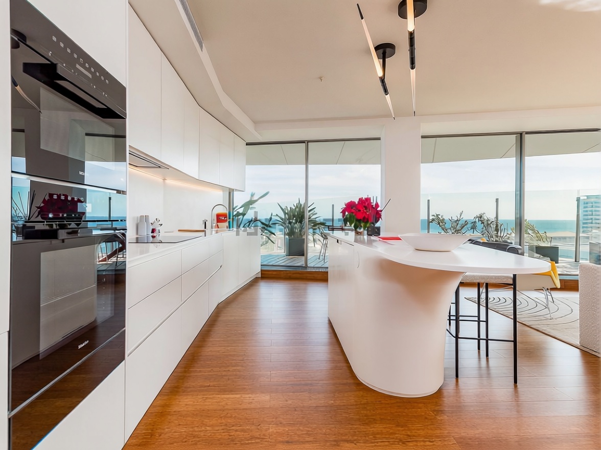 Piso en primera línea de playa en Barcelona — Cocina