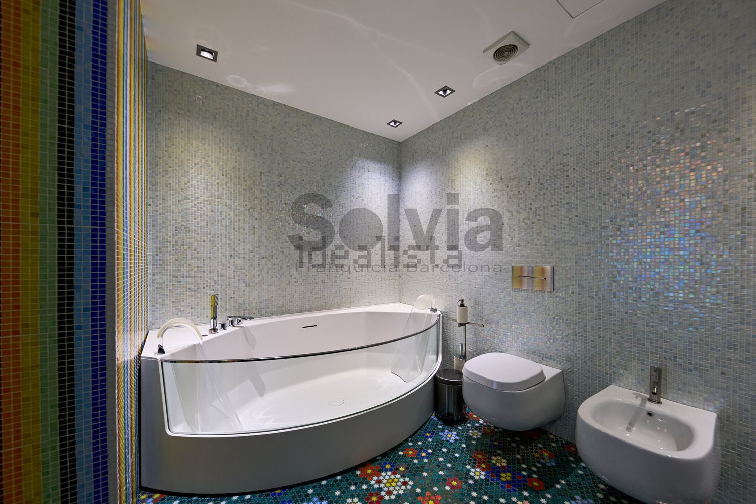 Flat for sale frontline beach in Barcelona — Bathroom