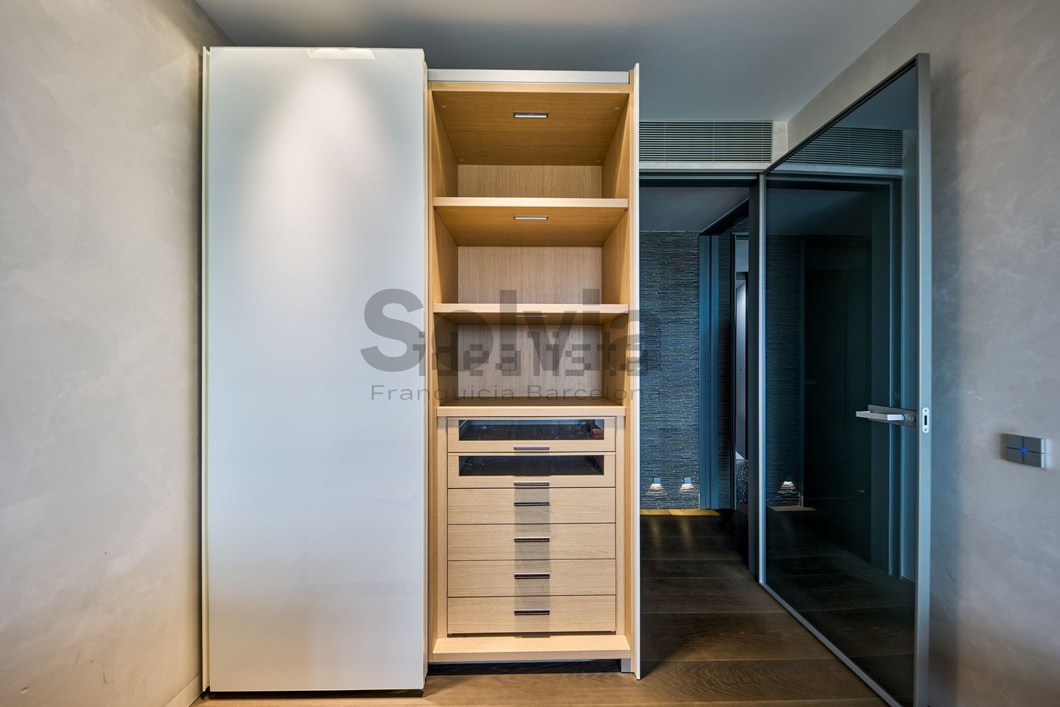Flat for sale frontline beach in Barcelona — Sea terrace