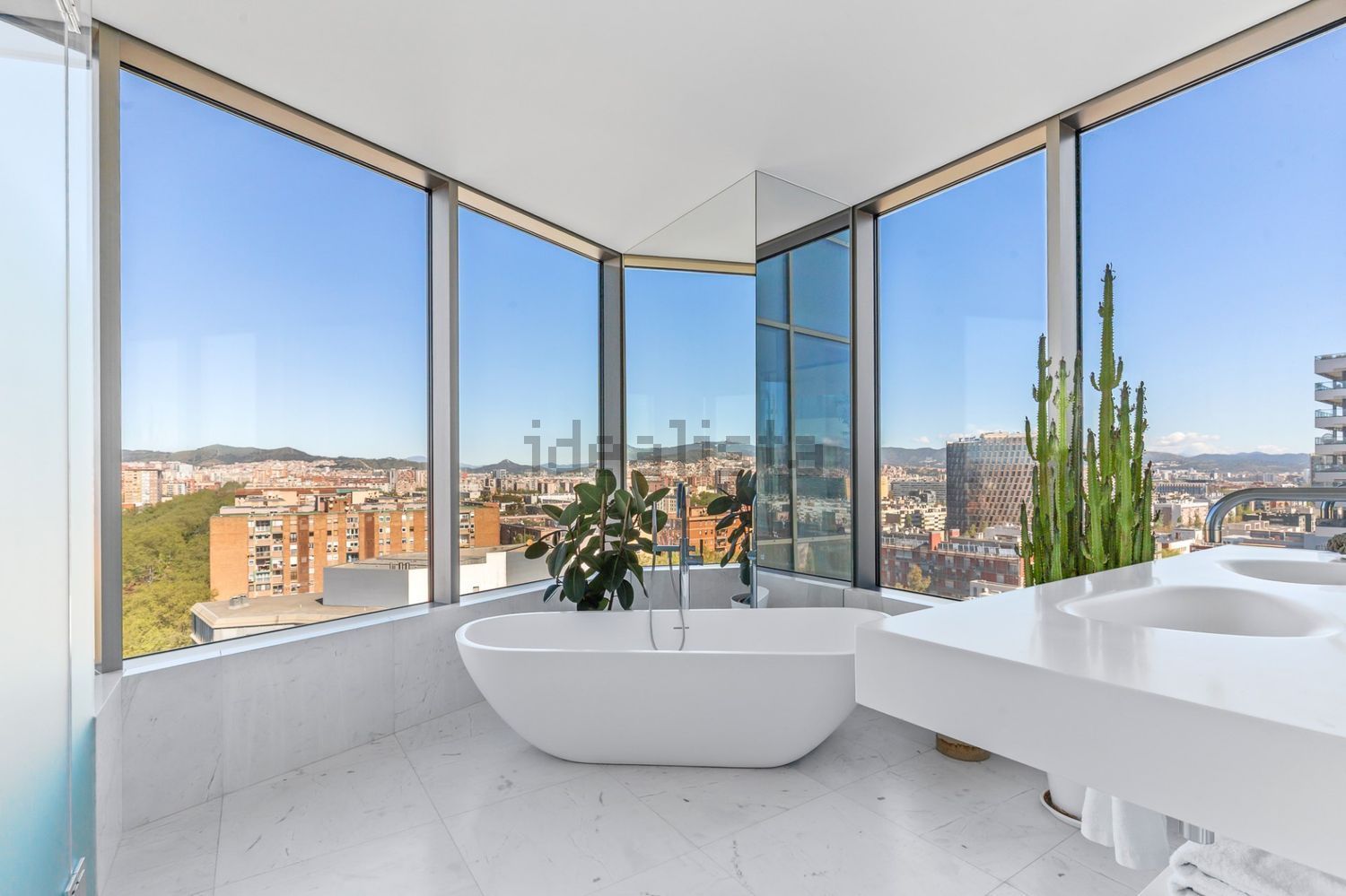 Квартира на продажу на первой линии пляжа в Barcelona — Ванная