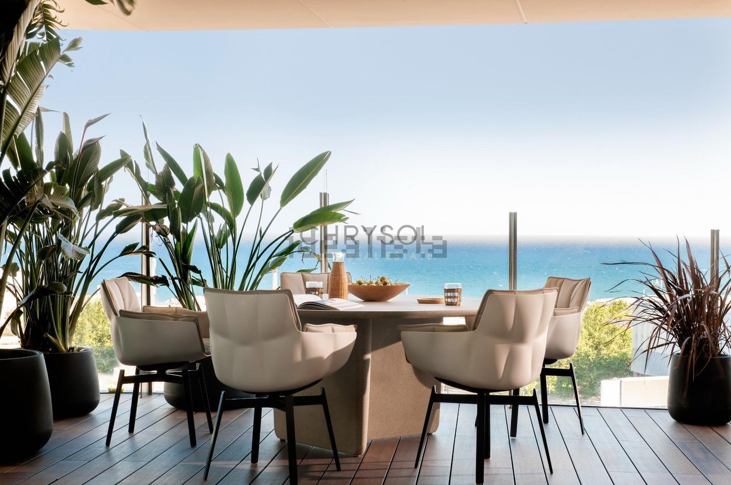 Flat for sale frontline beach in Barcelona — Sea terrace
