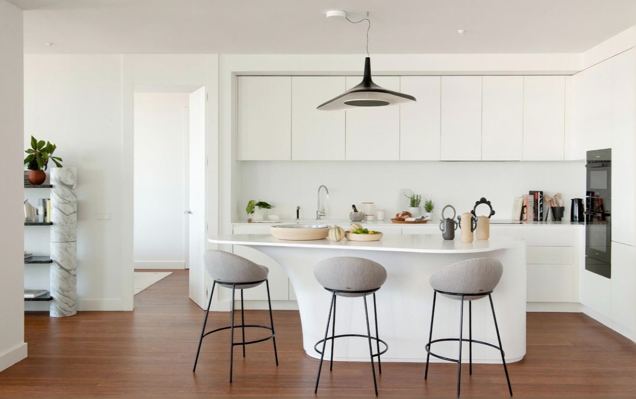 Flat for sale frontline beach in Barcelona — Kitchen