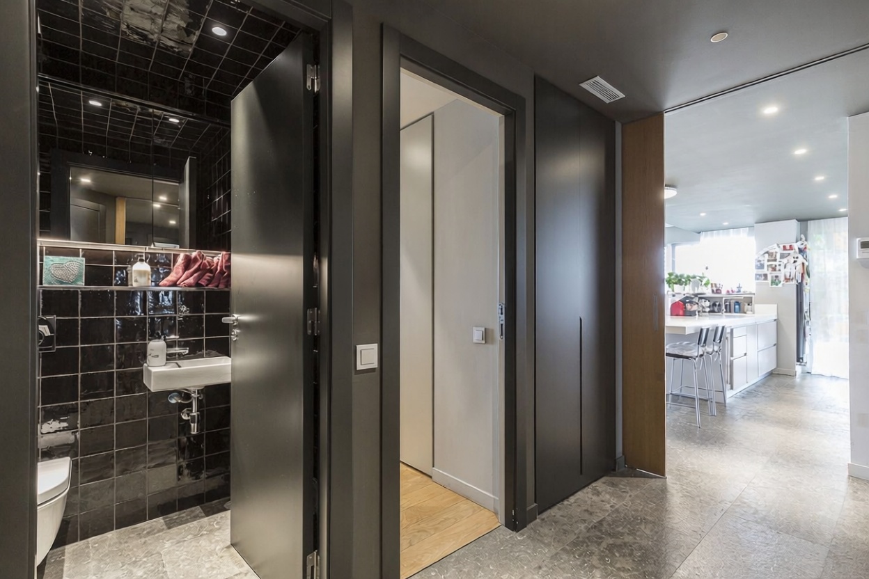 Flat for sale frontline beach in Barcelona — Sea terrace