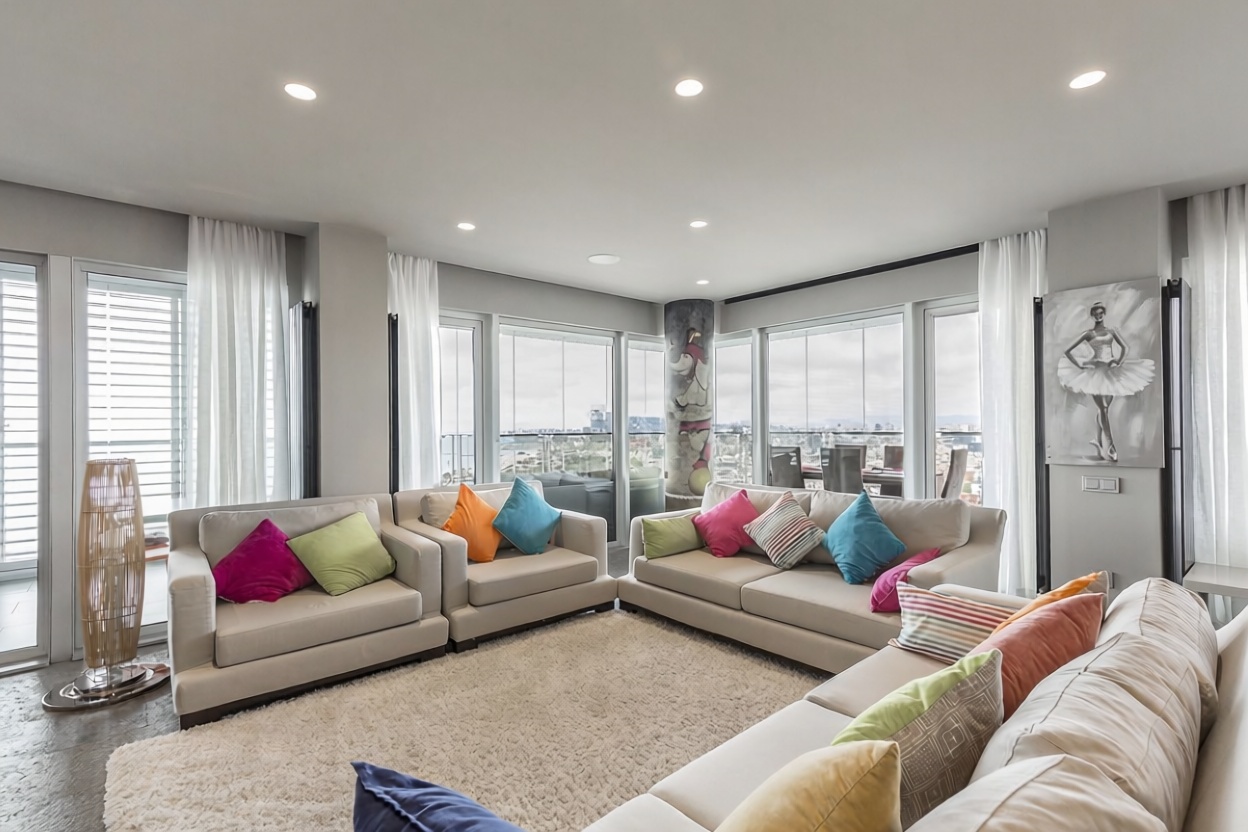 Flat for sale frontline beach in Barcelona — Living room