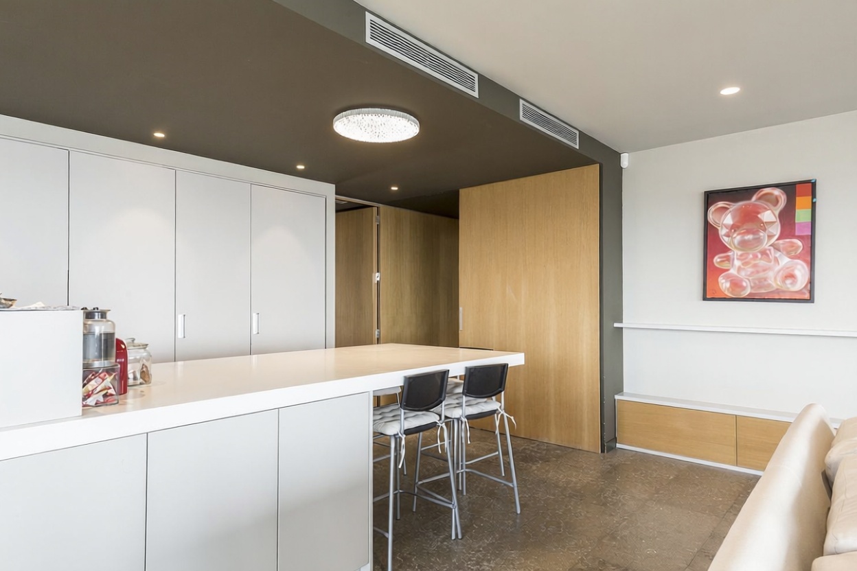Flat for sale frontline beach in Barcelona — Bedroom