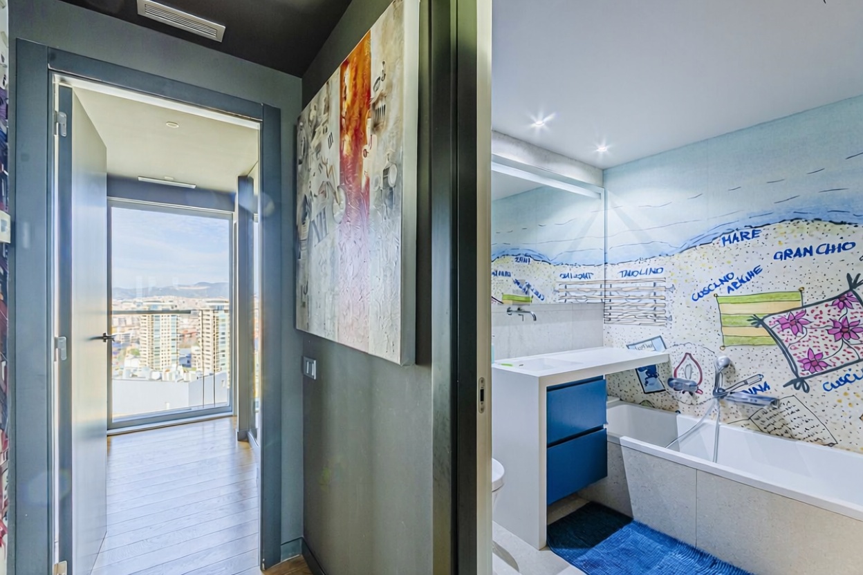Flat for sale frontline beach in Barcelona — Bedroom